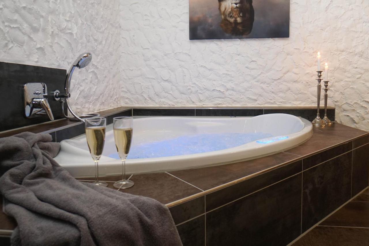 Ruhe Unter Reet-Haus Mit Sauna, Whirlpool Und Kamin Gnarrenburg Экстерьер фото
