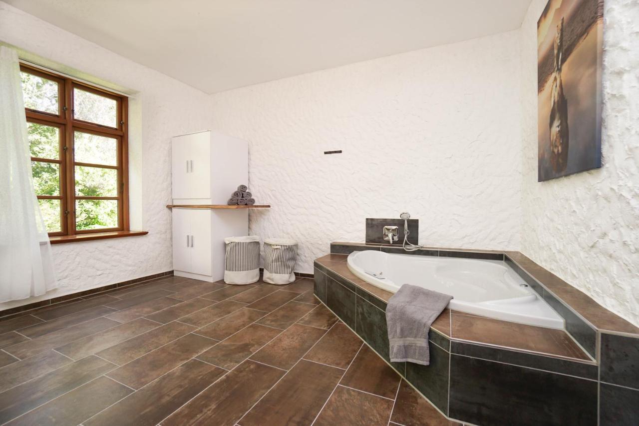 Ruhe Unter Reet-Haus Mit Sauna, Whirlpool Und Kamin Gnarrenburg Экстерьер фото